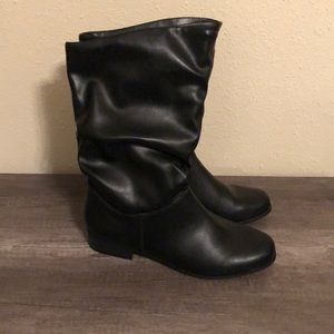 NWOT 🖤 Black slouchy boots 👢